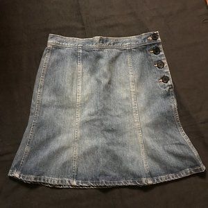 Marc Jacobs Blue Denim mini skirt Size 4- Button closure L side Slight flare FAB